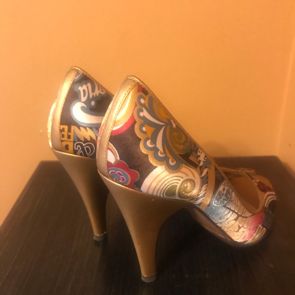 Shoes - Picture 3 of 3